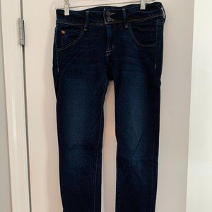 Hudson Jeans - dark wash skinny jeans w/ back pockets - size 27
